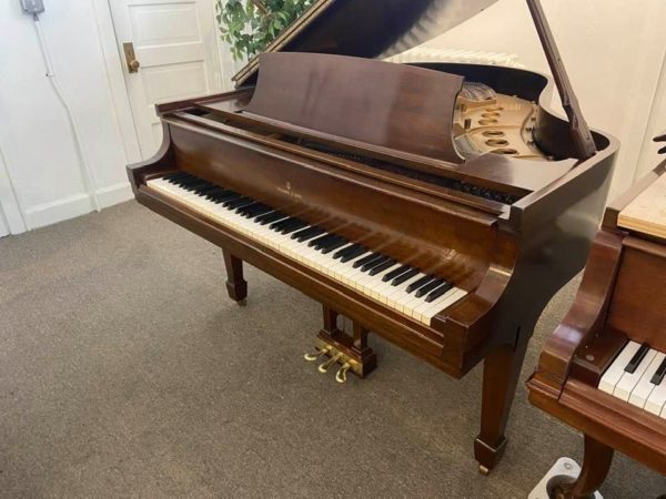 Steinway Model M – Walnut, Preowned – SOLD
