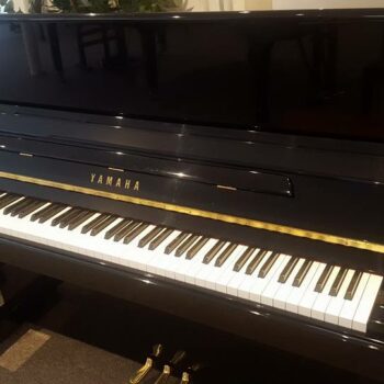 Yamaha Studio Piano – Like New! T118 Black