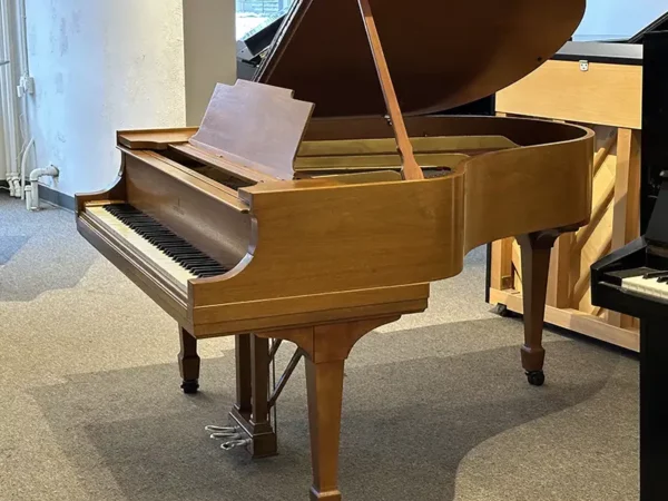 Pre-owned Steinway Model M – New Repititions SOLD