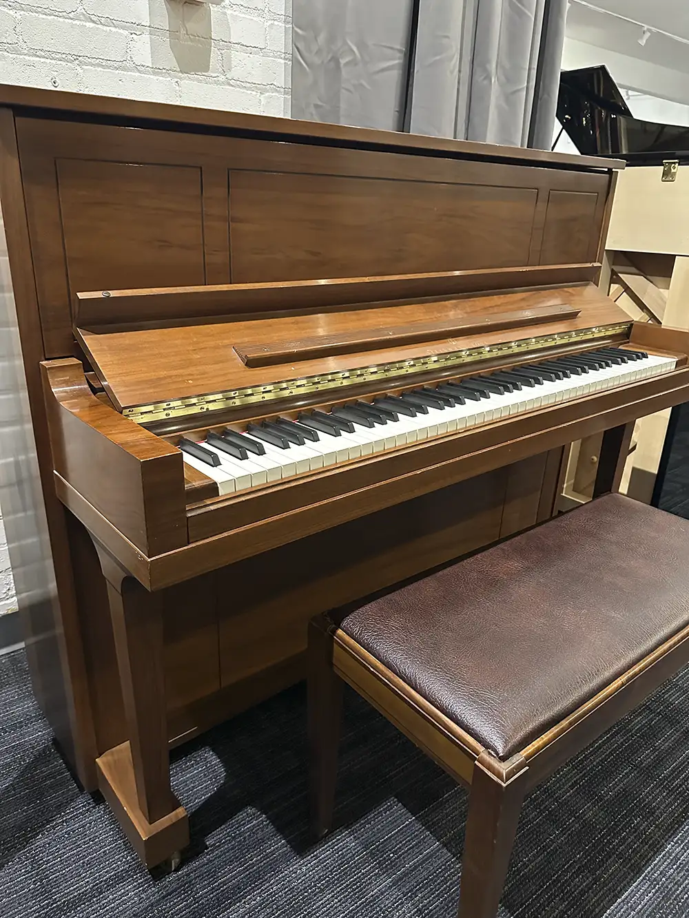 Steinway Studio Upright Piano Model 1098 – preowned Steinway Studio Upright Piano Model 1098 – preowned