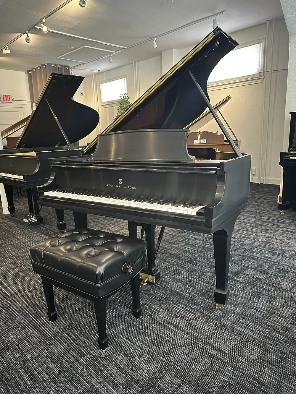 Steinway Model M – Black Satin, 2004 preowned, beautiful Steinway Model M – Black Satin, 2004 preowned, beautiful