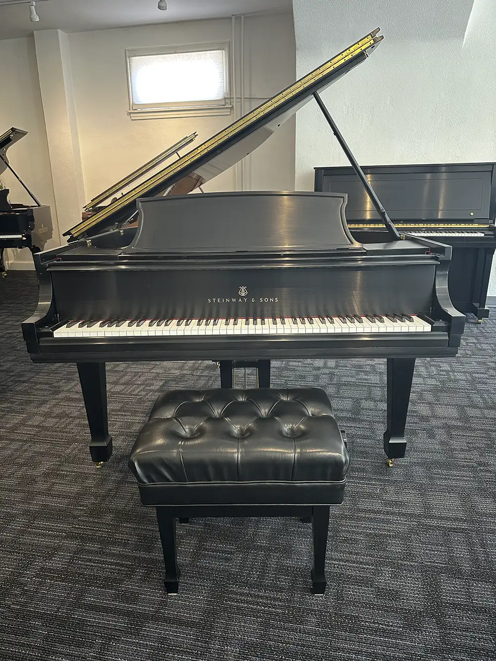 Steinway Model M – Black Satin, 2004 preowned, beautiful Steinway Model M – Black Satin, 2004 preowned, beautiful