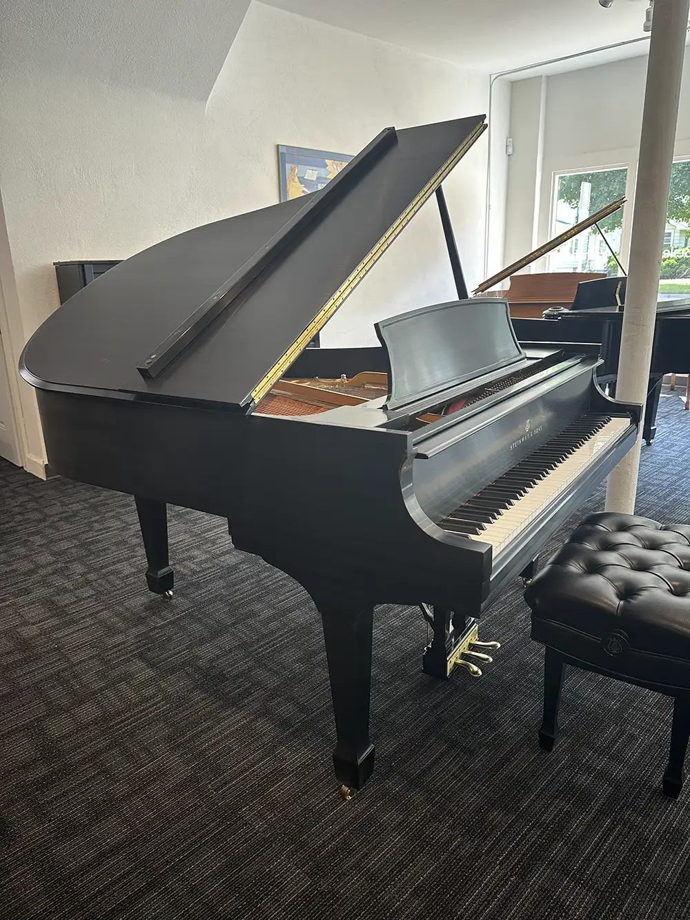 Steinway Model M – Black Satin, 2004 preowned, beautiful Steinway Model M – Black Satin, 2004 preowned, beautiful