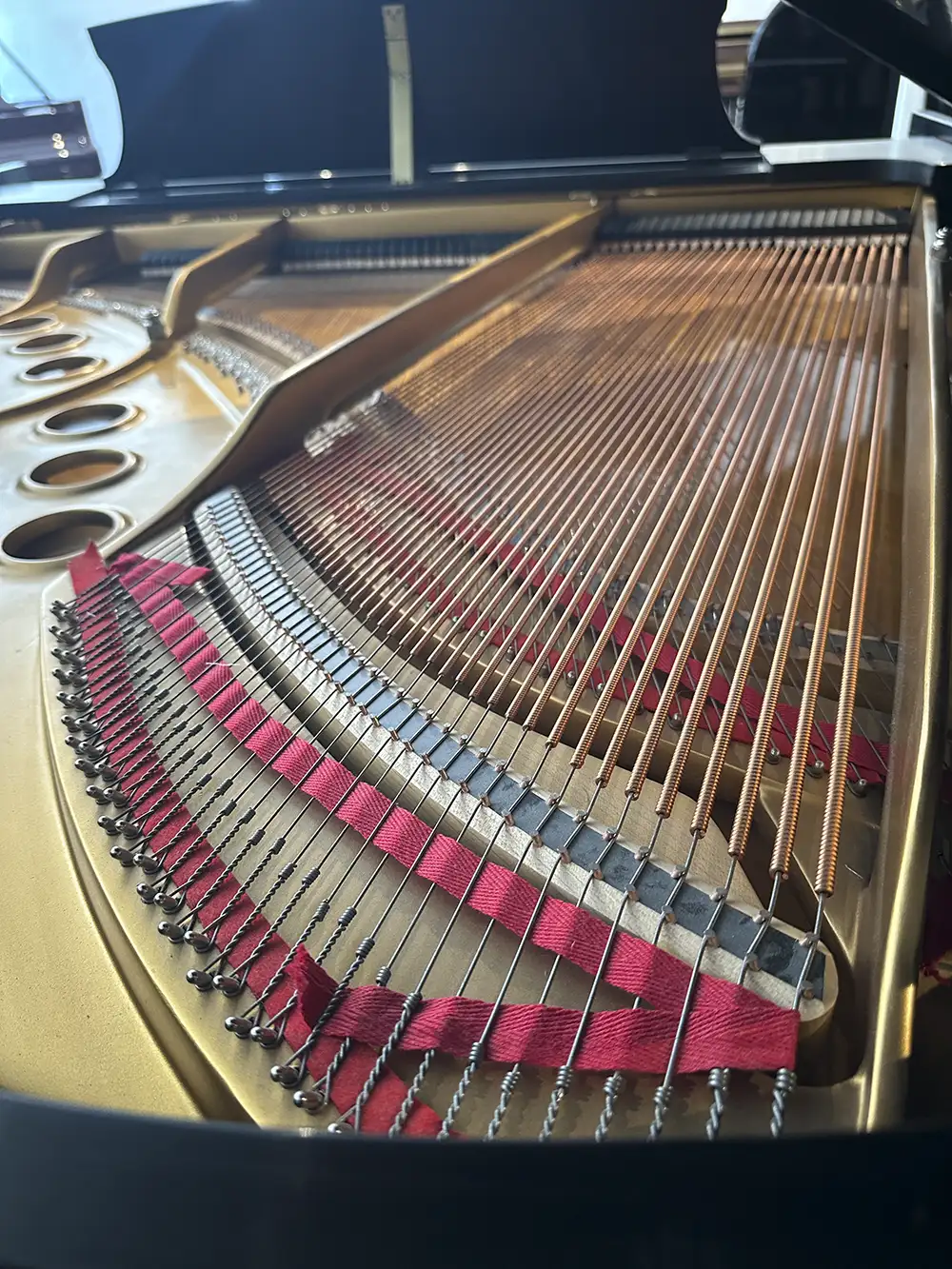 Steinway Model M – Black Satin, 2004 preowned, beautiful Steinway Model M – Black Satin, 2004 preowned, beautiful